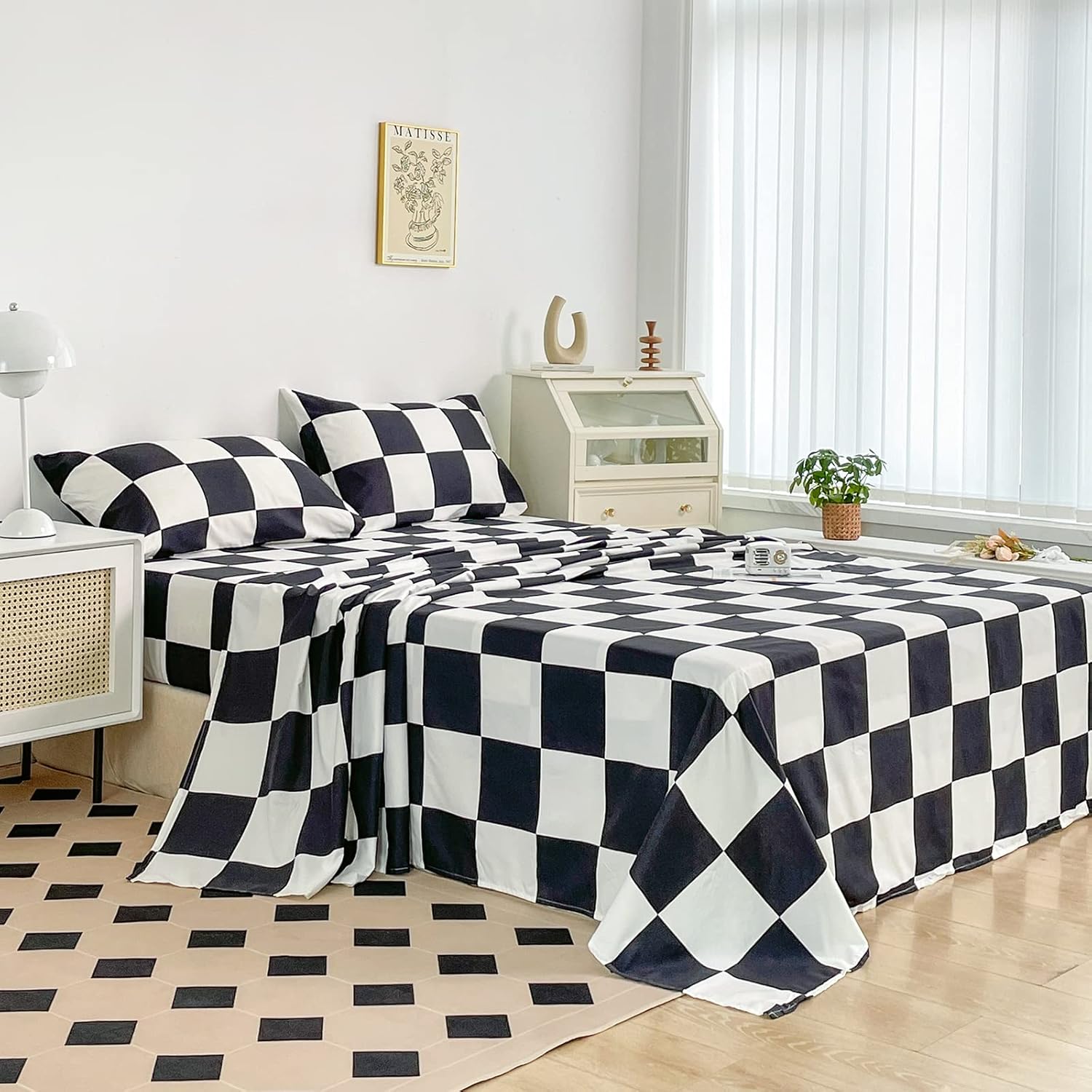 Black/White Bed Sheet Set Queen Size Checkered Pattern, 4-Piece 16 inch Deep Pockets Soft Bedding Set, 1 Flat Sheet,1 Fitted Sheet, 2 Pillow Cases