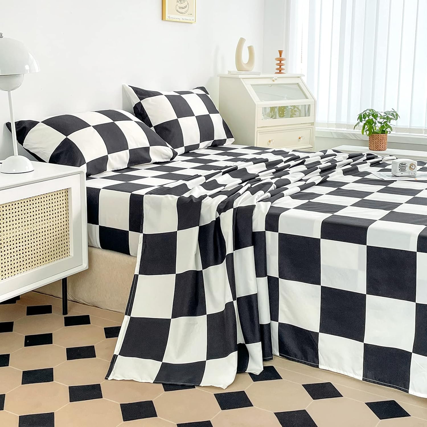 Black/White Bed Sheet Set Queen Size Checkered Pattern, 4-Piece 16 inch Deep Pockets Soft Bedding Set, 1 Flat Sheet,1 Fitted Sheet, 2 Pillow Cases - Image 2