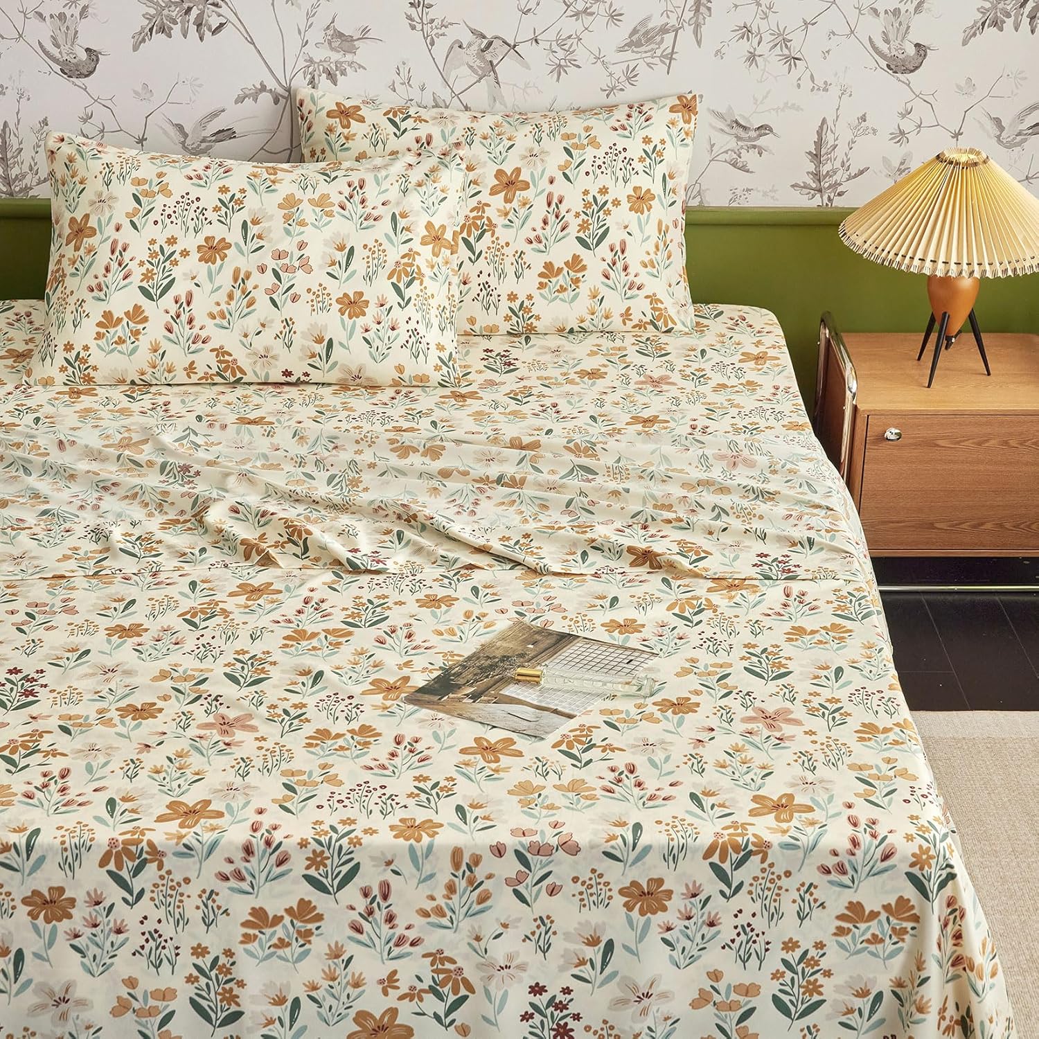 Wake In Cloud - Floral Bed Sheets, 4-Piece Sheet Set, Shabby Chic Flower Pattern Printed  Vintage Aesthetic Bedding, Deep Pocket, Orange Cream, Full Size